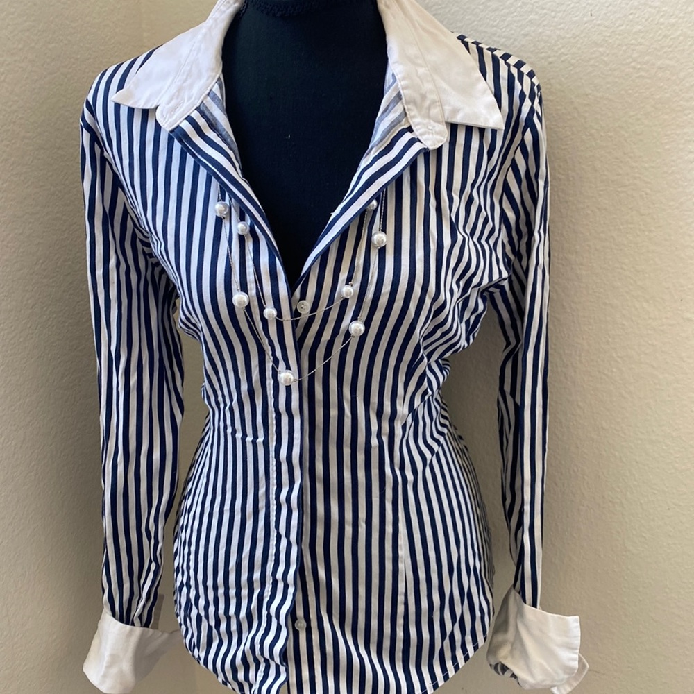 NY and co. Nautical blue and white striped button up shirt. Size medium,stretch